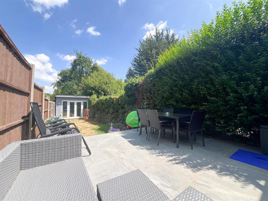 Titian Avenue, Bushey Heath, Bushey Heath